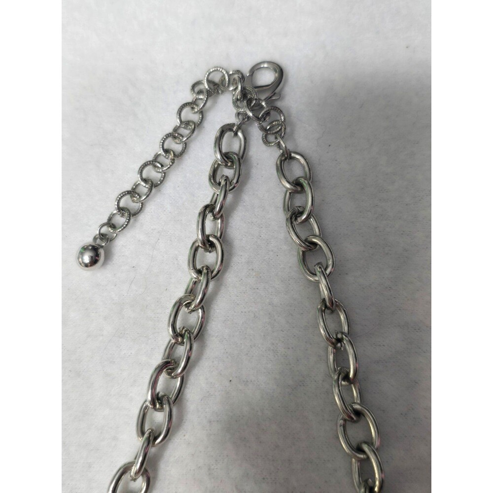 Chunky pearl necklace featuring a mix of faux pearls and silver-toned beads. - Picture 2 of 2